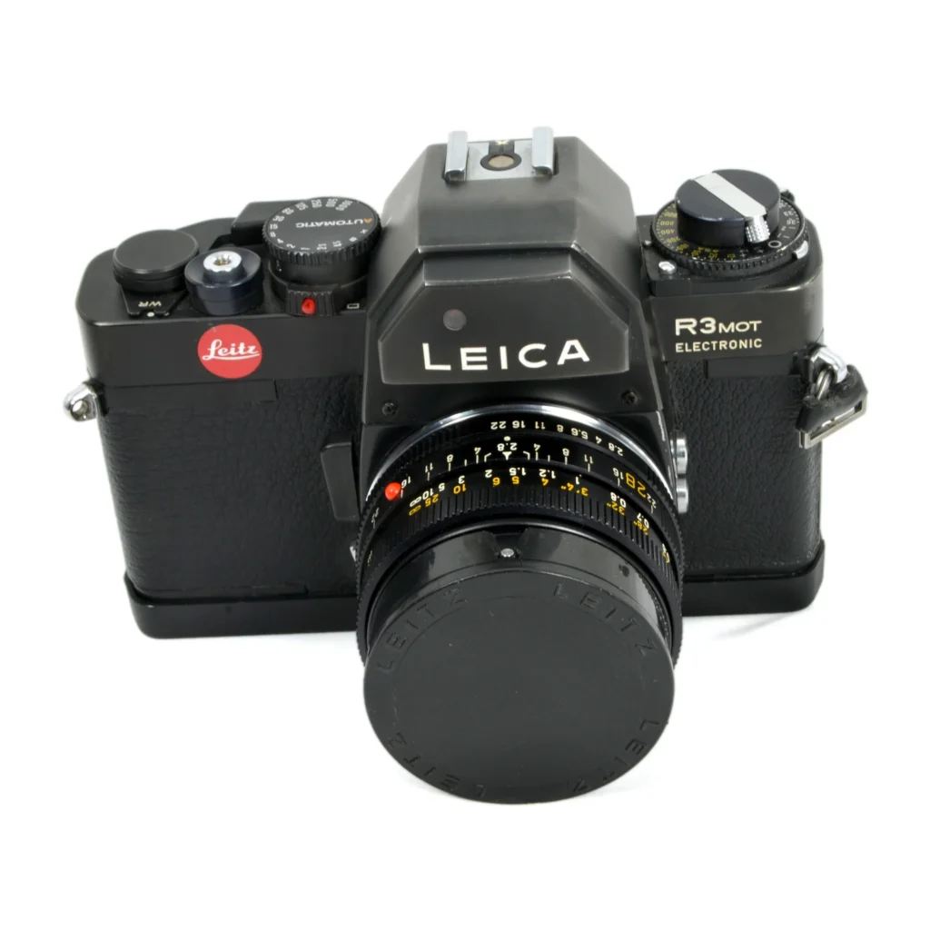 Leica R3 MOT de face avec son bouchon d'objectif Leitz d'origine
