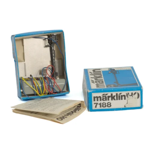 Signal principal lumineux Märklin 7188 avec ses câbles de connexion et sa notice