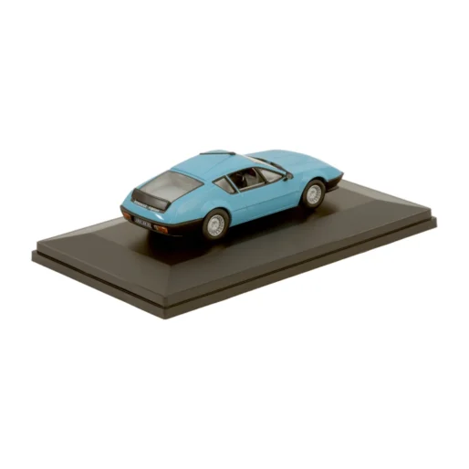 Miniature Alpine A 310 V6 1981 bleue vue de 3/4 arrière sur son socle d'exposition