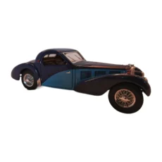 Vue de trois quarts avant de la miniature Bugatti Type 57SC Atlantic bleue bicolore à l'échelle 1/24