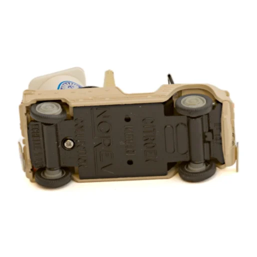 Châssis de la miniature Citroën Méhari Norev 1/43 avec inscriptions