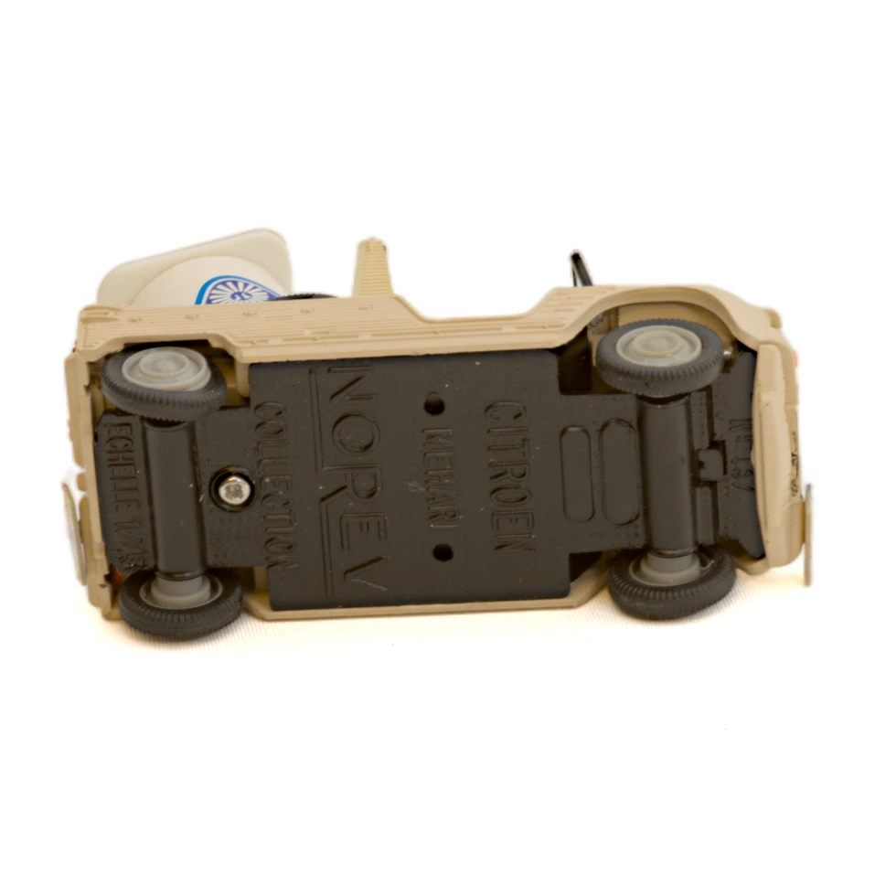 Châssis de la miniature Citroën Méhari Norev 1/43 avec inscriptions
