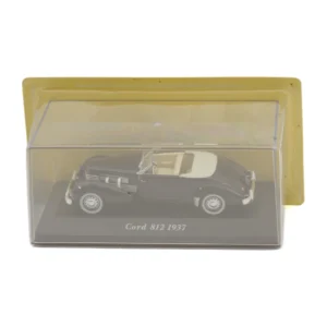 Voiture miniature Cord 812 de 1937 à l'échelle 1/43 dans sa boîte vitrine d'origine sur fond blanc