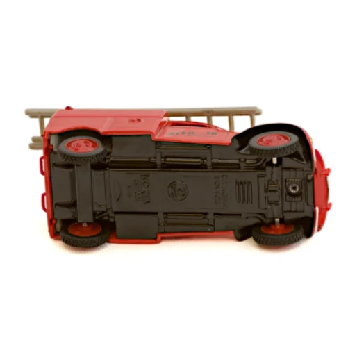 Vue du châssis de la miniature indiquant la marque Norev et le modèle Citroën 2CV