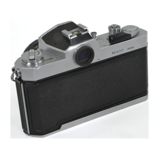 Dos de l'appareil photo Nikkormat FT2 montrant le viseur et le revêtement