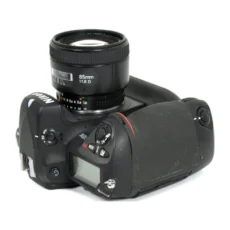 Vue de dessus du Nikon D2H montrant les commandes