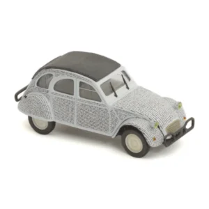 Miniature Norev Citroën 2CV blanche décorée des chansons de Georges Brassens