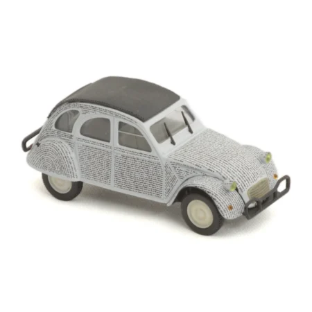 Miniature Norev Citroën 2CV blanche décorée des chansons de Georges Brassens