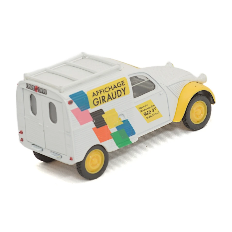 Voiture miniature Norev Citroën 2CV Fourgonnette Affichage Giraudy vue de trois quarts arrière
