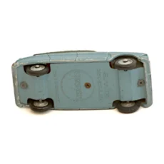 Châssis de la voiture miniature Norev Citroën Ami 6 avec inscriptions Made in France