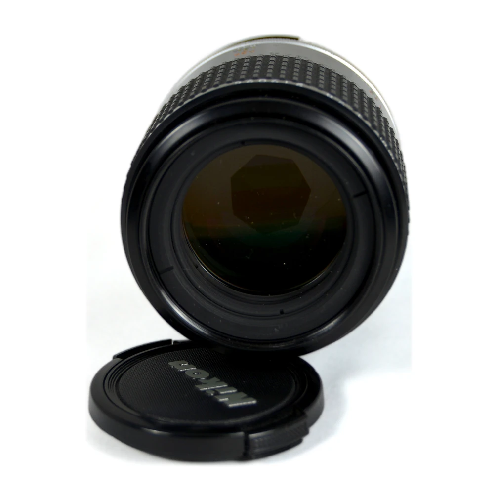 Objectif photo noir avec bouchon Nikon (Attention: ne correspond pas au Jupiter-12)
