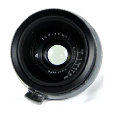 Lentille frontale de l'objectif soviétique Jupiter-12 35mm f/2.8 avec inscriptions