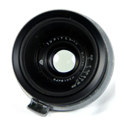 Lentille frontale de l'objectif soviétique Jupiter-12 35mm f/2.8 avec inscriptions