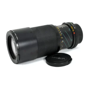 Objectif Minolta MD 75-200mm f/4.5 de profil avec bouchon