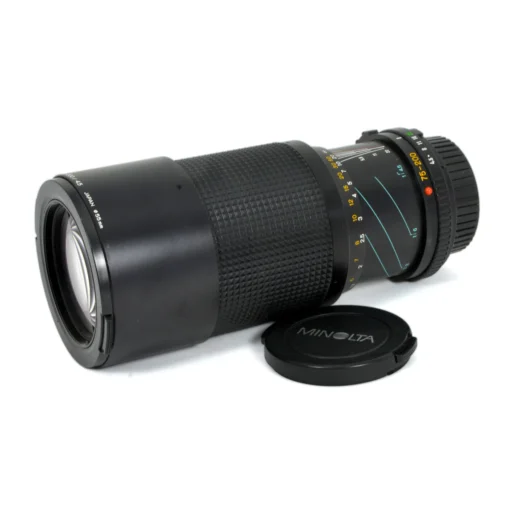 Objectif Minolta MD 75-200mm f/4.5 de profil avec bouchon