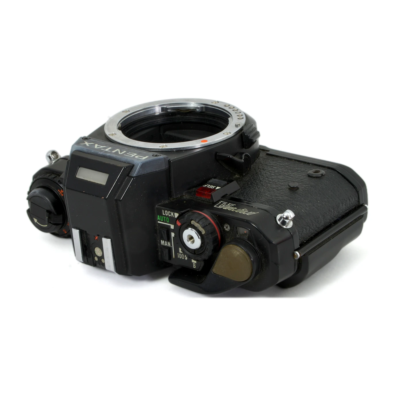 Vue de dessus du Pentax Program A détaillant les molettes de réglage et le déclencheur