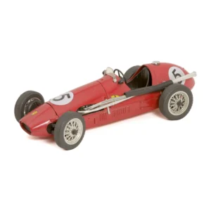 Voiture miniature Polistil Ferrari 500 F2 rouge numéro 5 vue de trois quarts avant