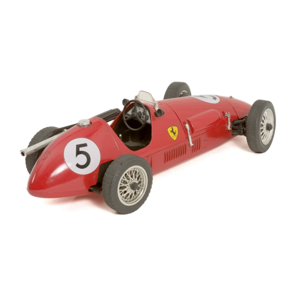 Voiture miniature Polistil Ferrari 500 F2 vue de trois quarts arrière montrant le poste de pilotage