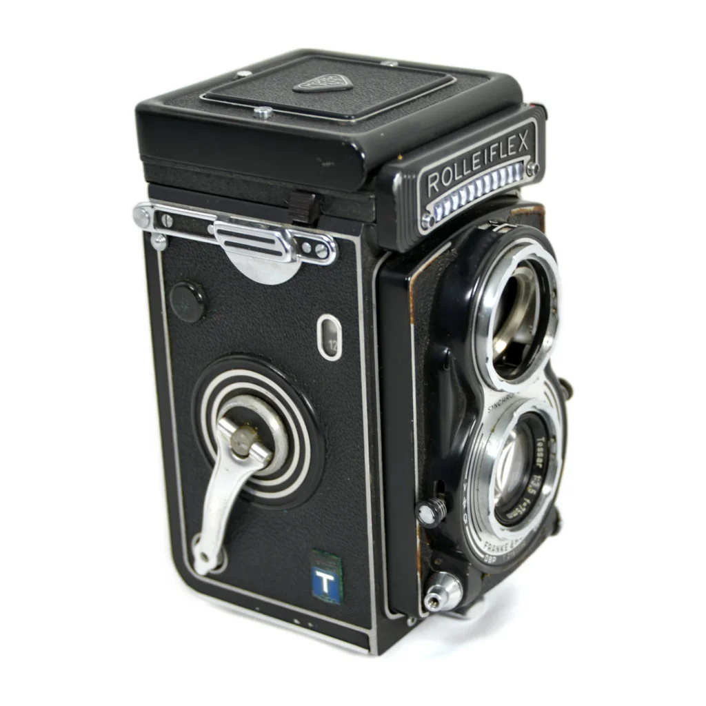 Profil de l'appareil photo Rolleiflex T montrant la manivelle d'armement