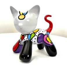 Sculpture de chat pop art coloré en résine par l'artiste Déesse