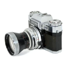 Dos et capot supérieur de l'appareil photo Zeiss Ikon Contaflex montrant le viseur et les molettes de réglage