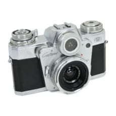 Appareil photo reflex Zeiss Ikon Contarex Bullseye avec objectif Biogon 21mm de face