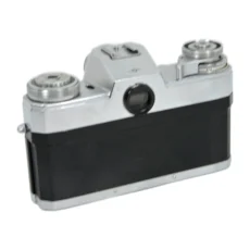 Dos de l'appareil photo Zeiss Ikon Contarex Bullseye montrant le viseur et le gainage