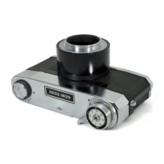 Vue en plongée du boîtier Zeiss Ikon Contarex mettant en évidence l'absence de prisme de visée