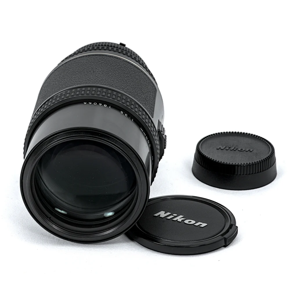 Objectif Nikon AF-Nikkor 200mm f/3.5 ED-IF de face