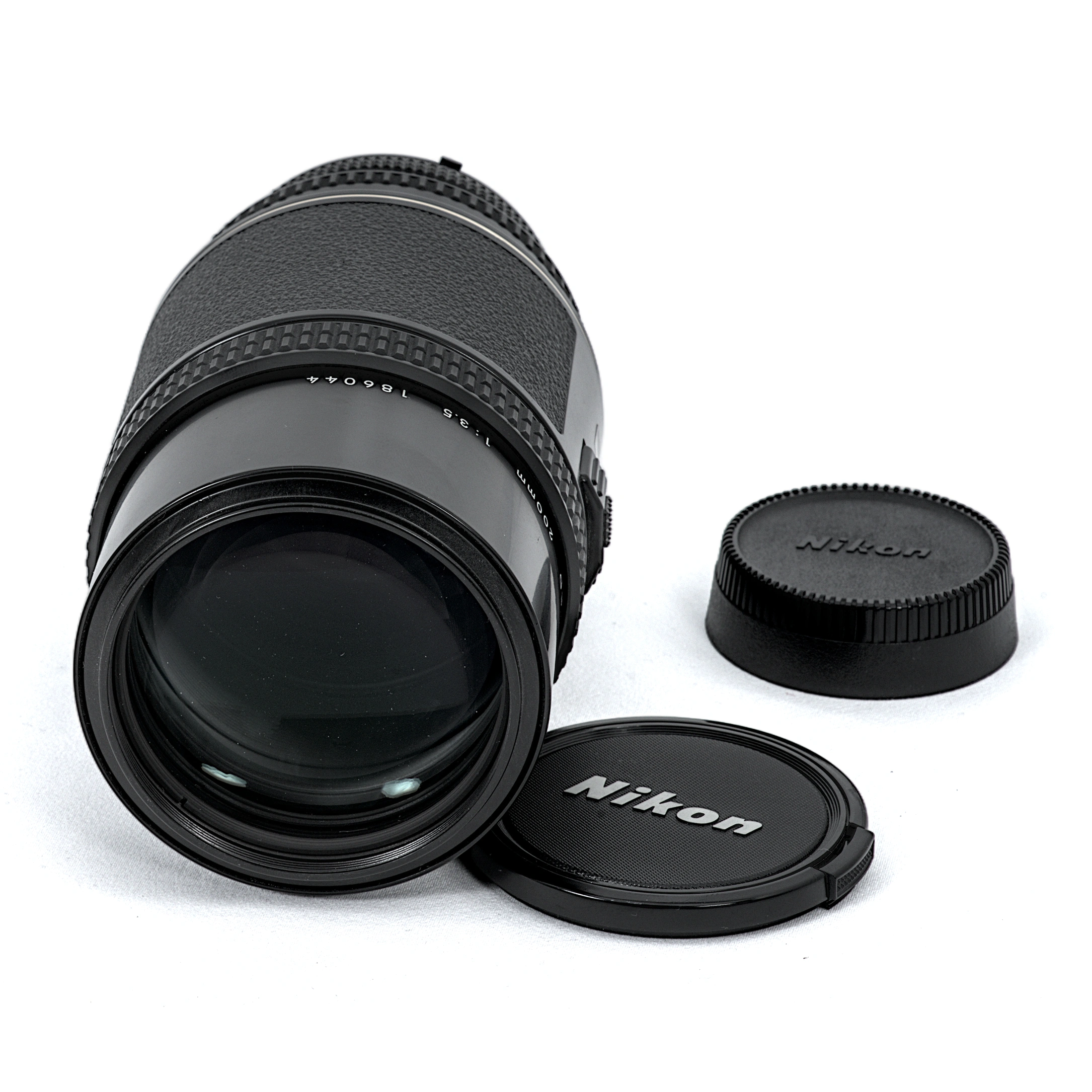 Objectif Nikon AF-Nikkor 200mm f/3.5 ED-IF de face