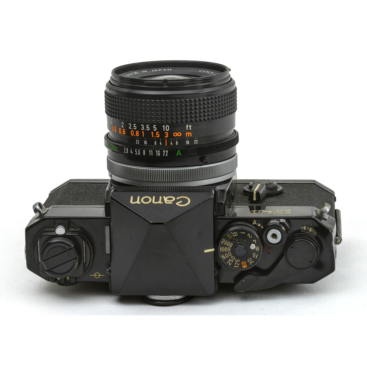 Vue de dessus du boîtier Canon F-1 détaillant les molettes de réglage