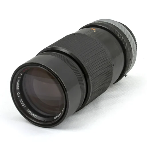 Objectif Canon FD 200mm f/4 S.S.C. vue de face avec lentille frontale