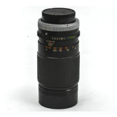 Objectif Canon FD 200mm f/4 S.S.C. vue de profil montrant les bagues de réglage et la monture