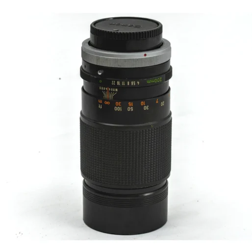Objectif Canon FD 200mm f/4 S.S.C. vue de profil montrant les bagues de réglage et la monture