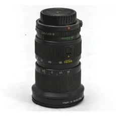 Objectif photo Canon FD 35-105mm f/3.5 posé à la verticale montrant les bagues de réglage
