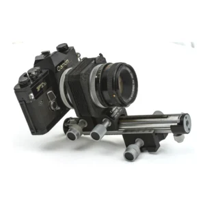 Appareil photo reflex argentique Canon FTb noir avec soufflet macro Bellows FL et objectif 50mm f/1.8