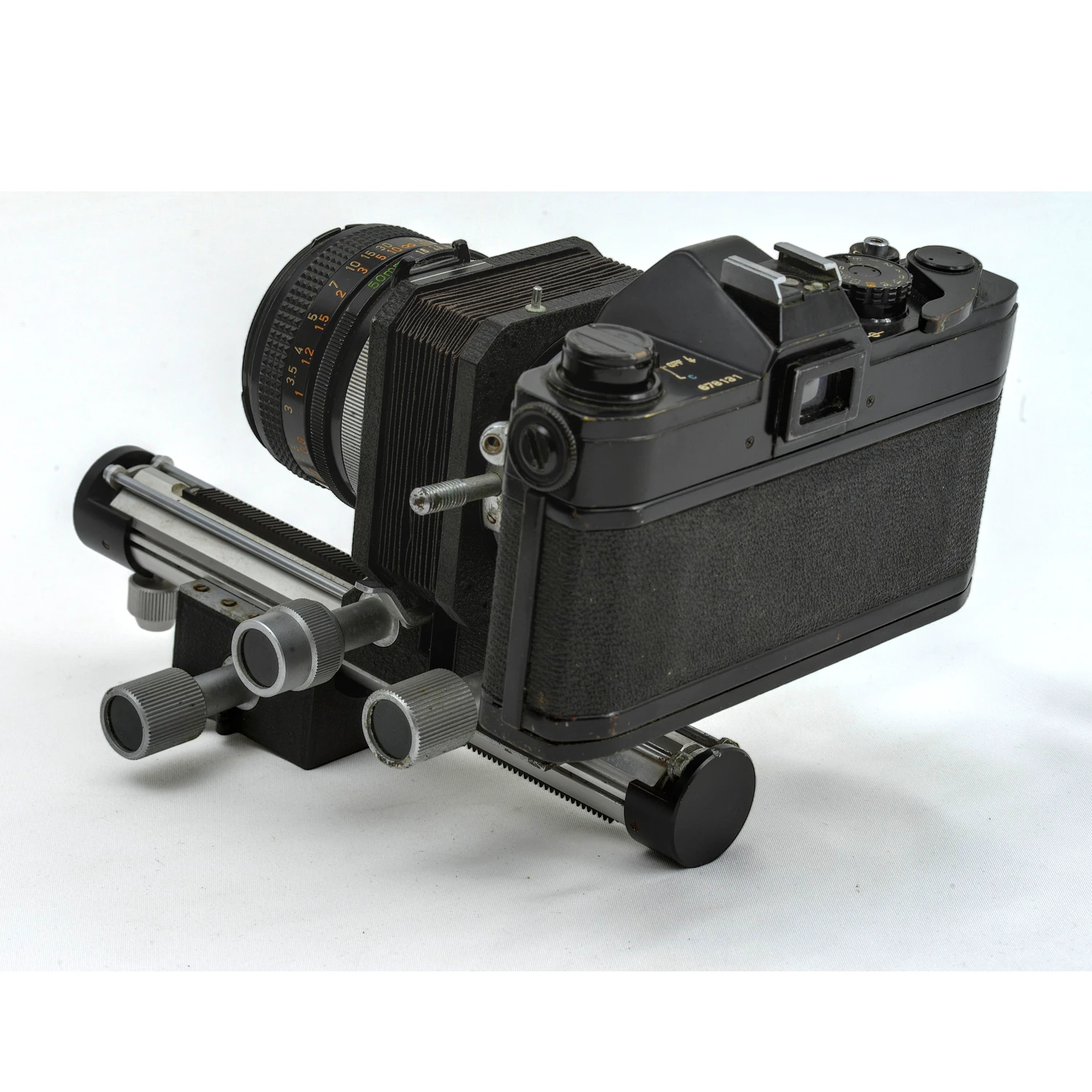 Vue arrière du boîtier Canon FTb montrant le viseur