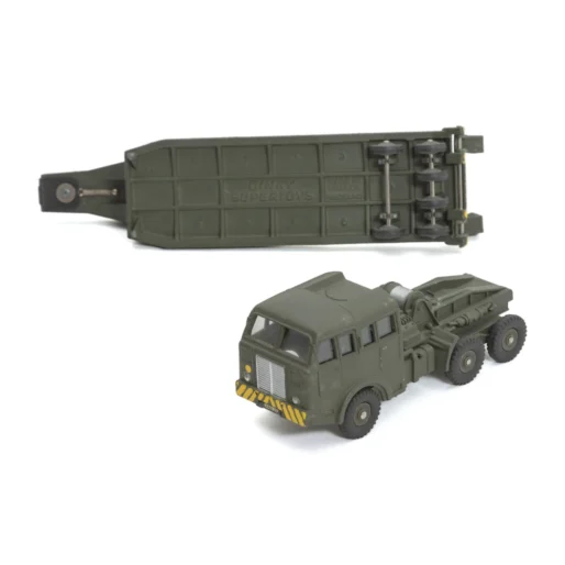 Dessous du châssis de la remorque Dinky Supertoys Made in France Meccano