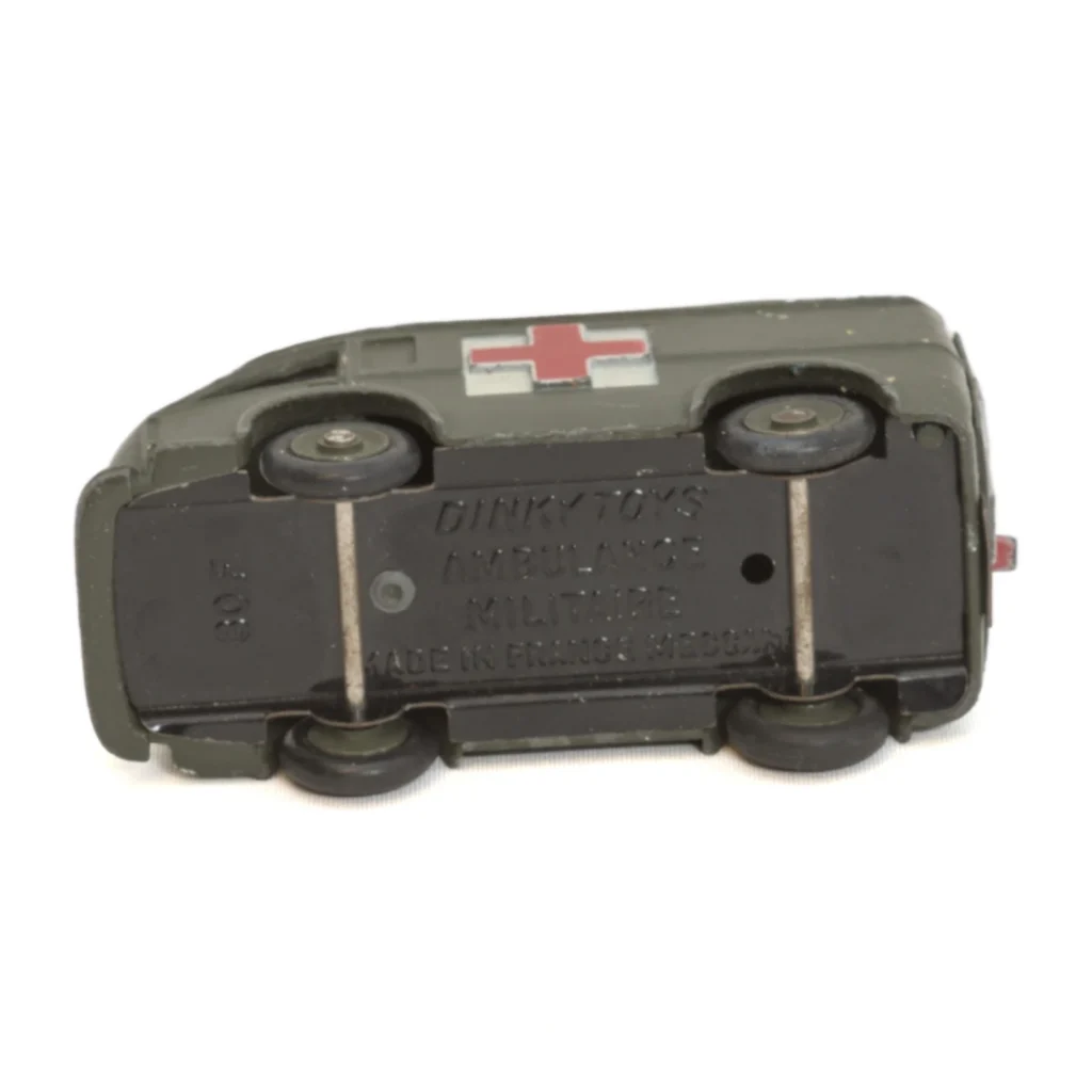 Châssis noir de la miniature Dinky Toys 80 F avec l'inscription Made in France Meccano