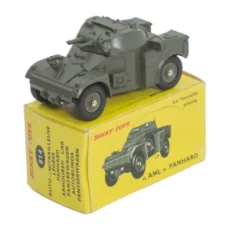 Miniature Dinky Toys 814 AML Panhard posée sur sa boîte d'origine jaune