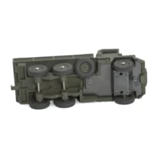 Vue de dessous du châssis du camion Dinky Toys 824 Berliet Gazelle montrant les 6 roues et les inscriptions
