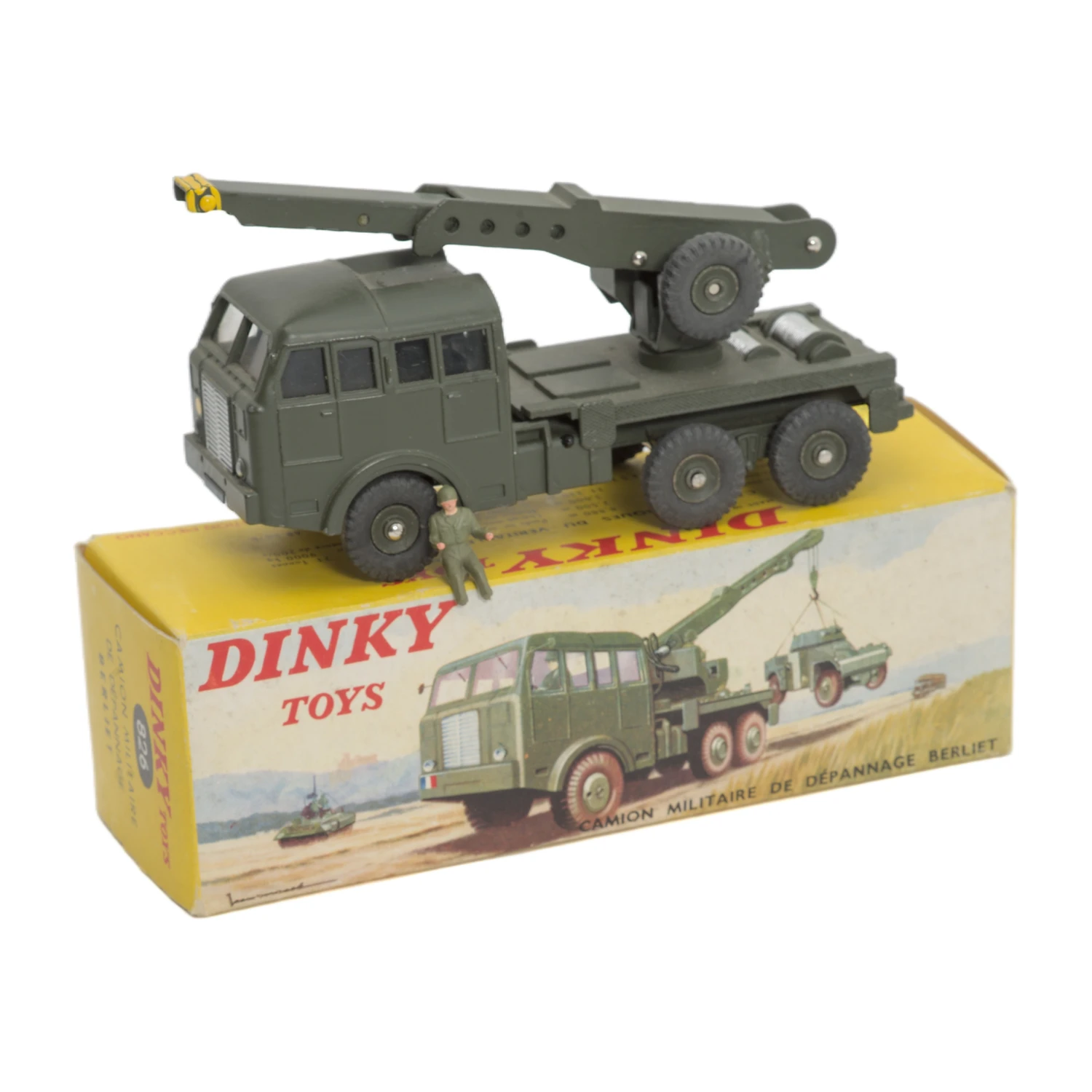 Camion militaire de dépannage Berliet Dinky Toys 826 posé sur sa boîte d