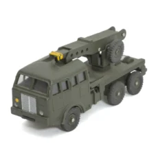 Dessous du châssis en métal du camion Dinky Toys 826 avec inscriptions Made in France