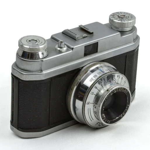 Appareil photo argentique Foca Sport de face avec objectif Neoplar 45mm f/3.5