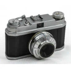 Appareil photo argentique Foca Sport de face avec objectif Neoplar 45mm