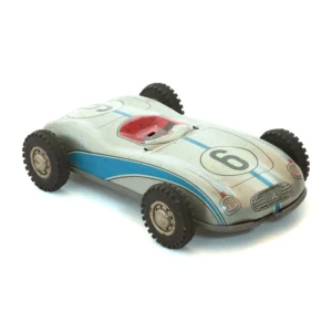 Vue de trois quarts avant de la voiture de course en tôle J.M.B Mercedes W196 argentée et bleue numéro 6