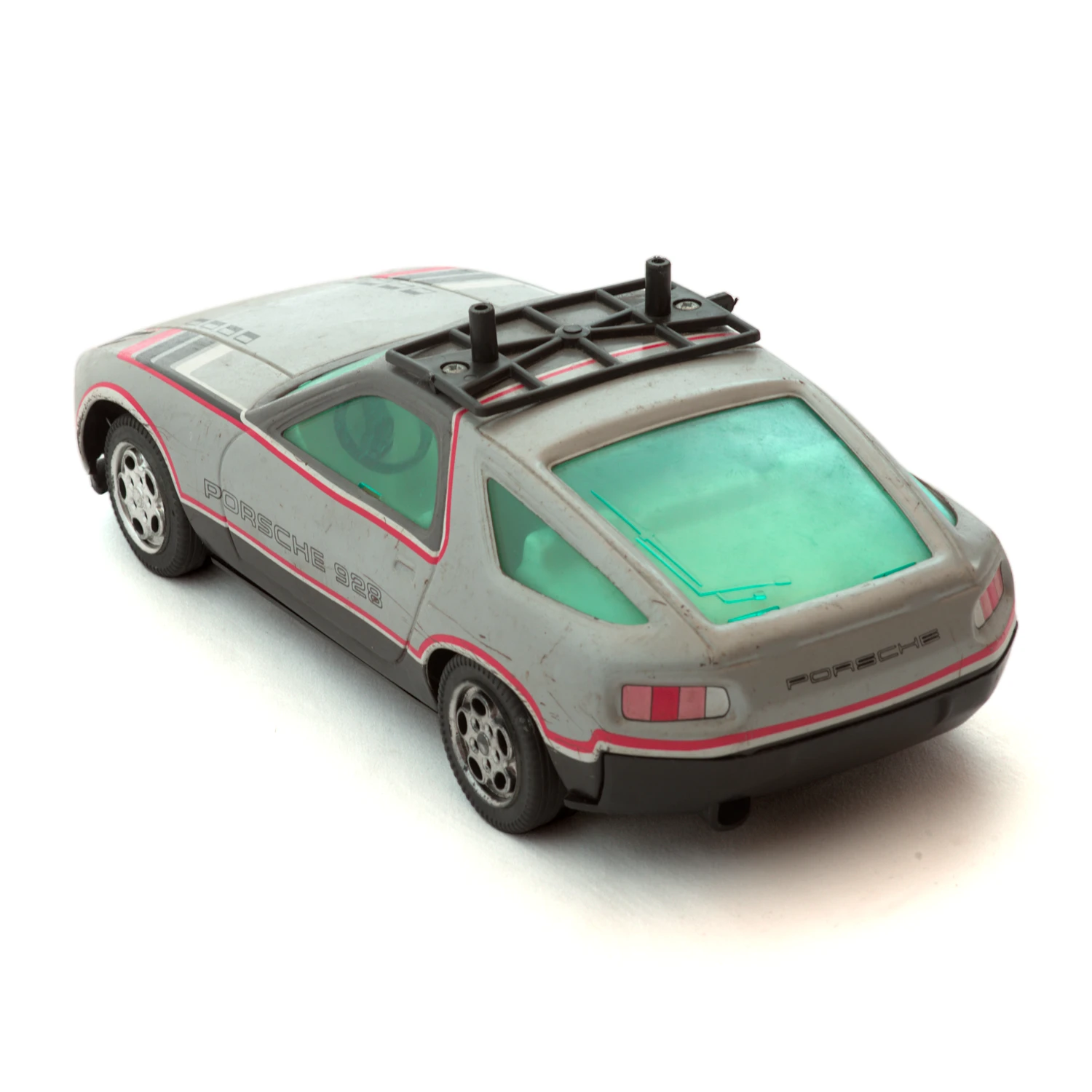 Voiture Joustra Porsche 928 argentée vue de trois quarts arrière