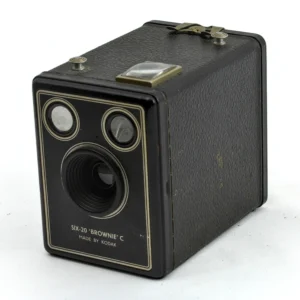 Appareil photo box Kodak Six-20 Brownie C de face