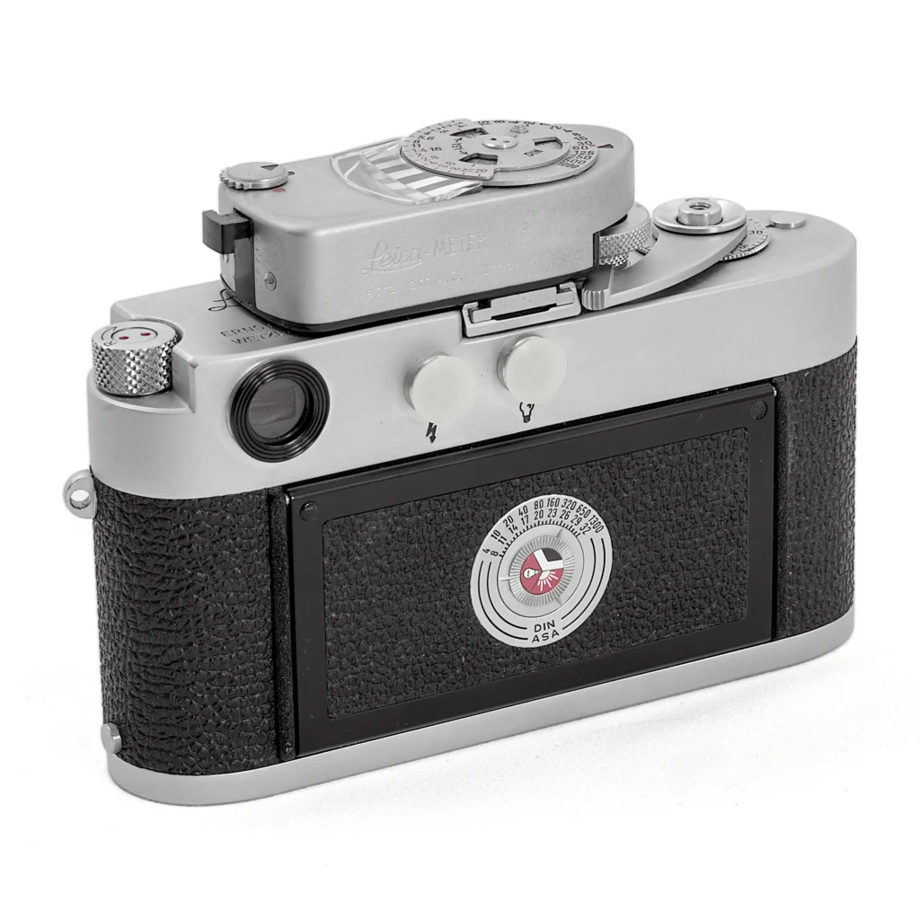 Leica M2 & Objectif Leitz Summicron 35mm f/2 + posemètre Leica-Meter MC - vue de derrière