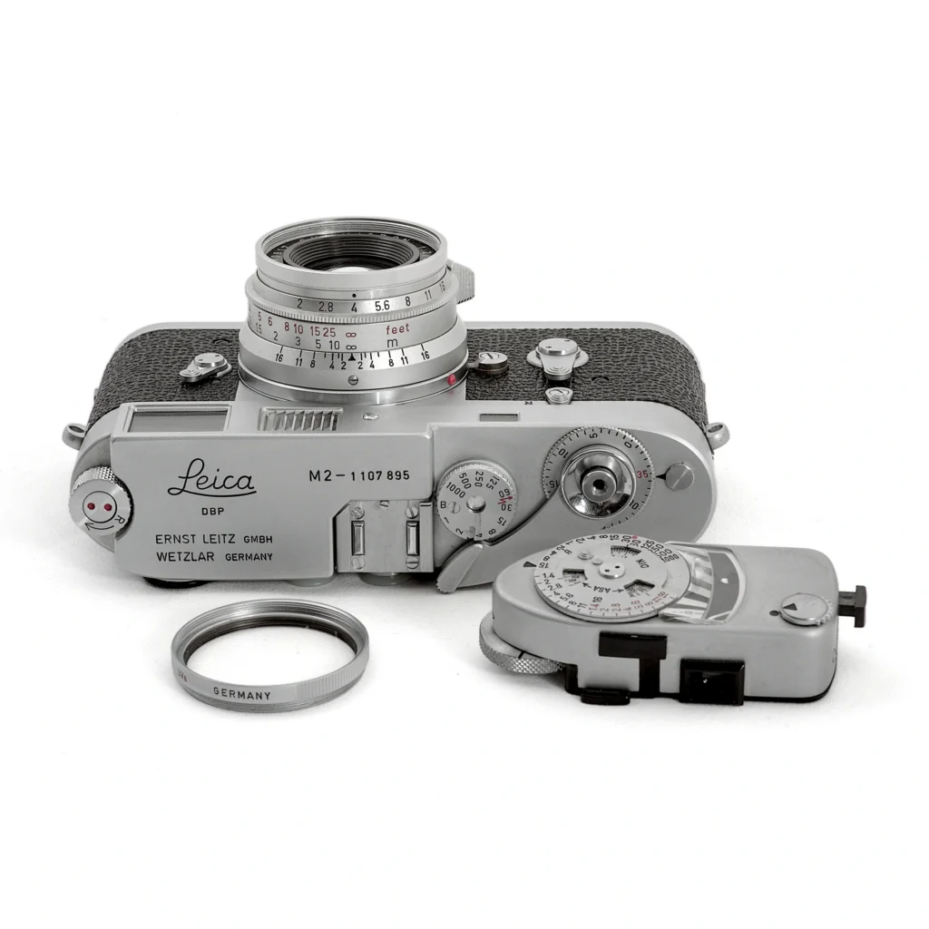Leica M2 & Objectif Leitz Summicron 35mm f/2 + posemètre Leica-Meter MC et un filtre UVa - vue de dessus